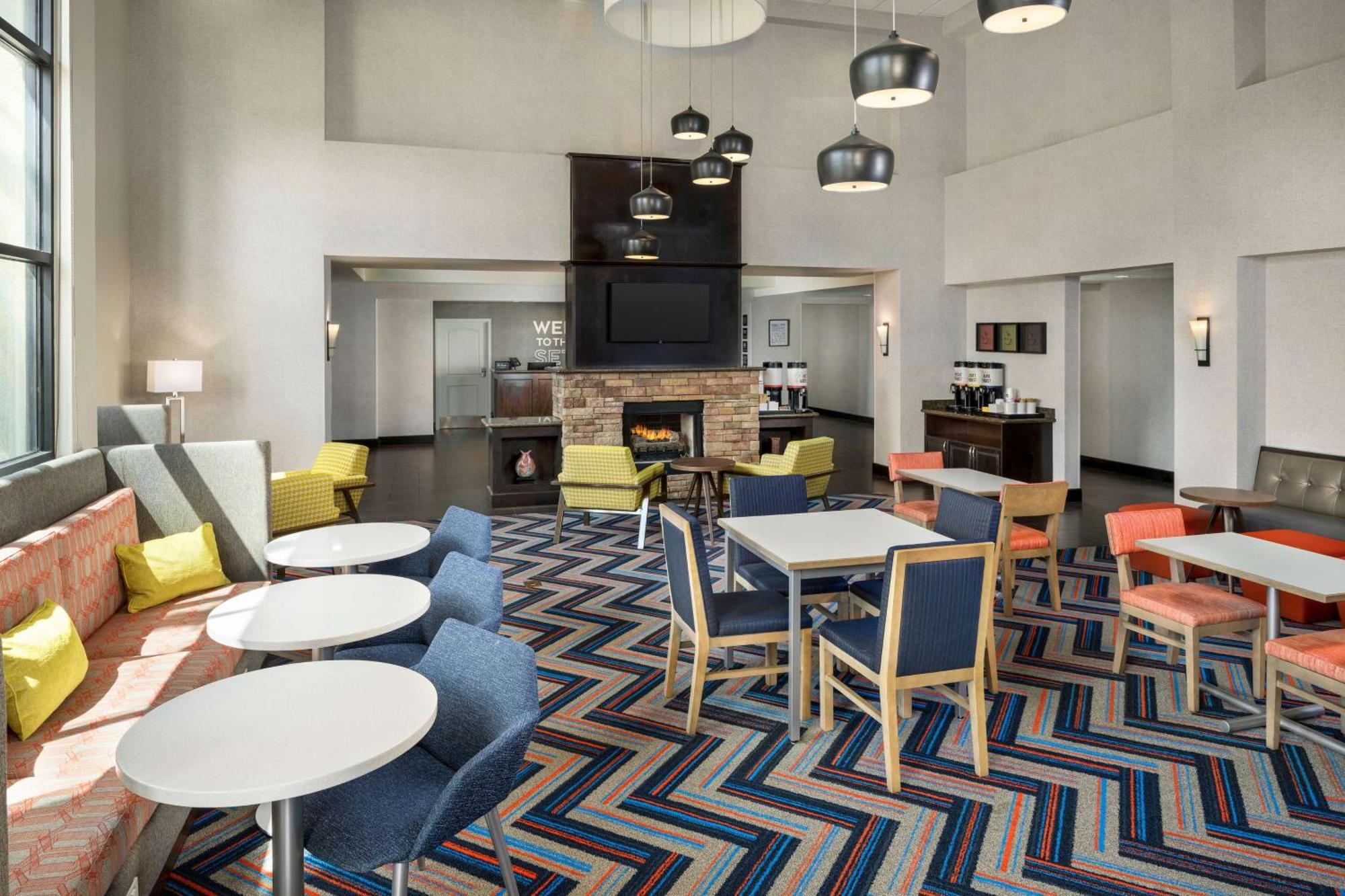 Hampton Inn & Suites Phoenix North/Happy Valley Exterior photo